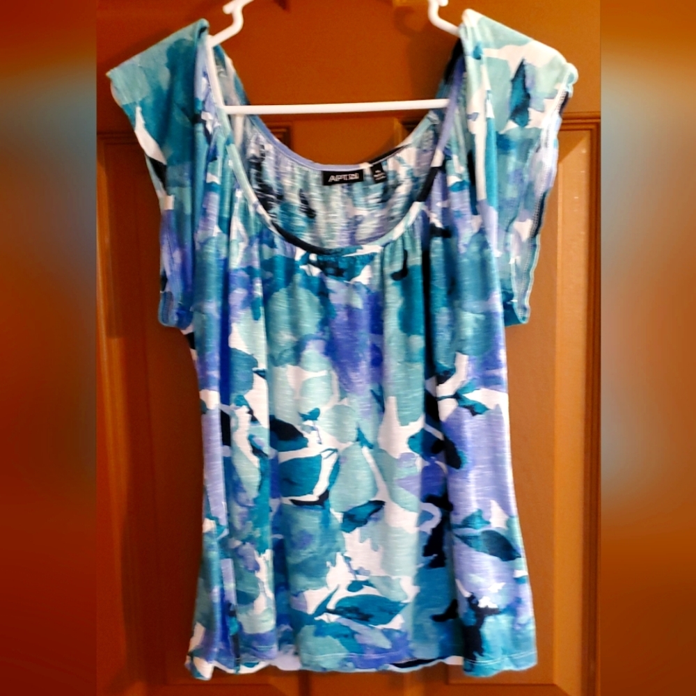 Apt 9 Blue Flower Short Sleeve